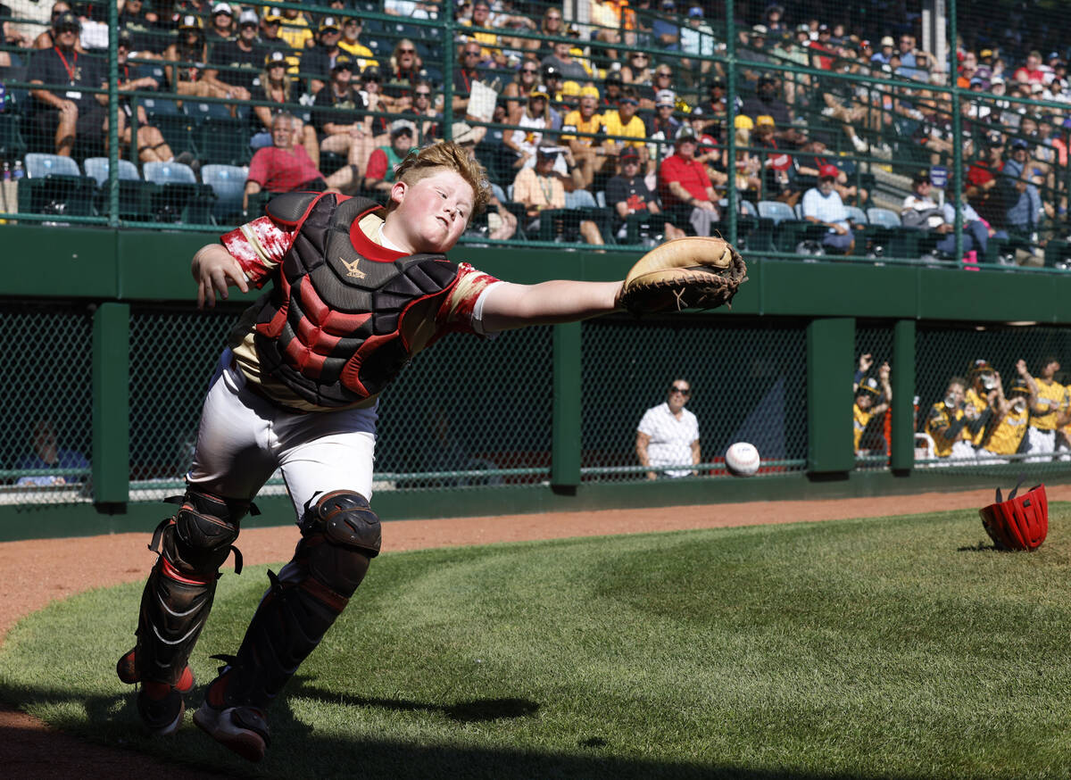 The Henderson All-Stars catcher Arlie Daniel IV dives but unable to catch a foul ball during th ...