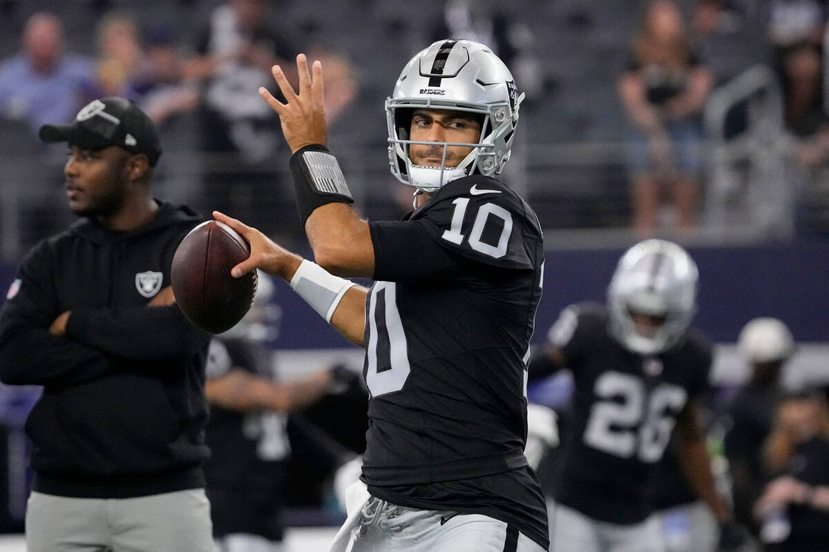 Las Vegas Raiders quarterback Jimmy Garoppolo (10) warms up before a preseason NFL football gam ...