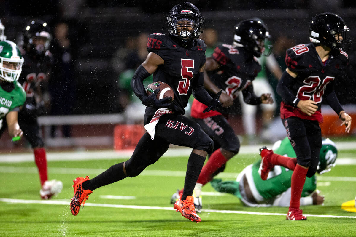 Las Vegas cornerback Treshawn Bush (5) runs the ball during the first half of a high school foo ...