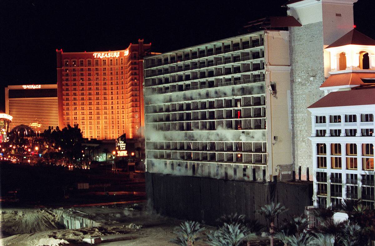 The Desert Inn's Augusta Tower is imploded Oct. 23, 2001. (Review-Journal files)