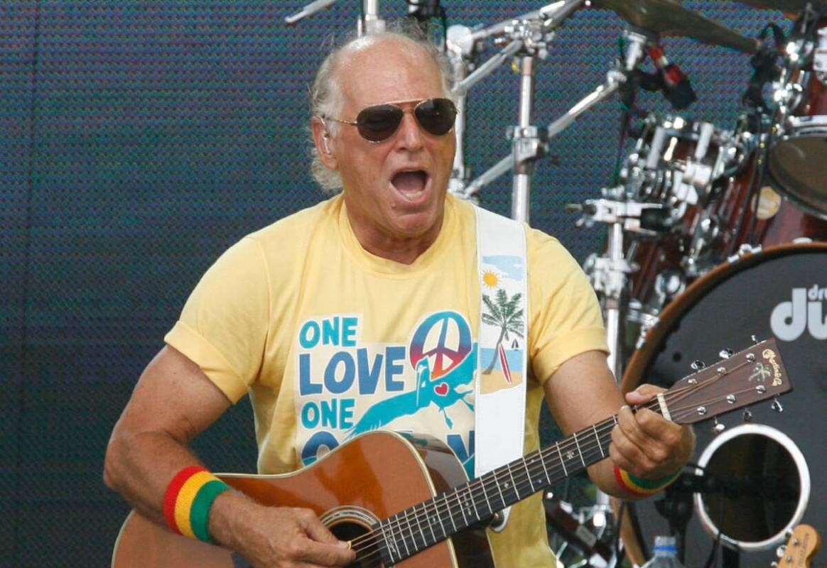 Jimmy Buffett performs Sunday, July 11, 2010 in Gulf Shores, Ala. (Chip English/Press-Register ...