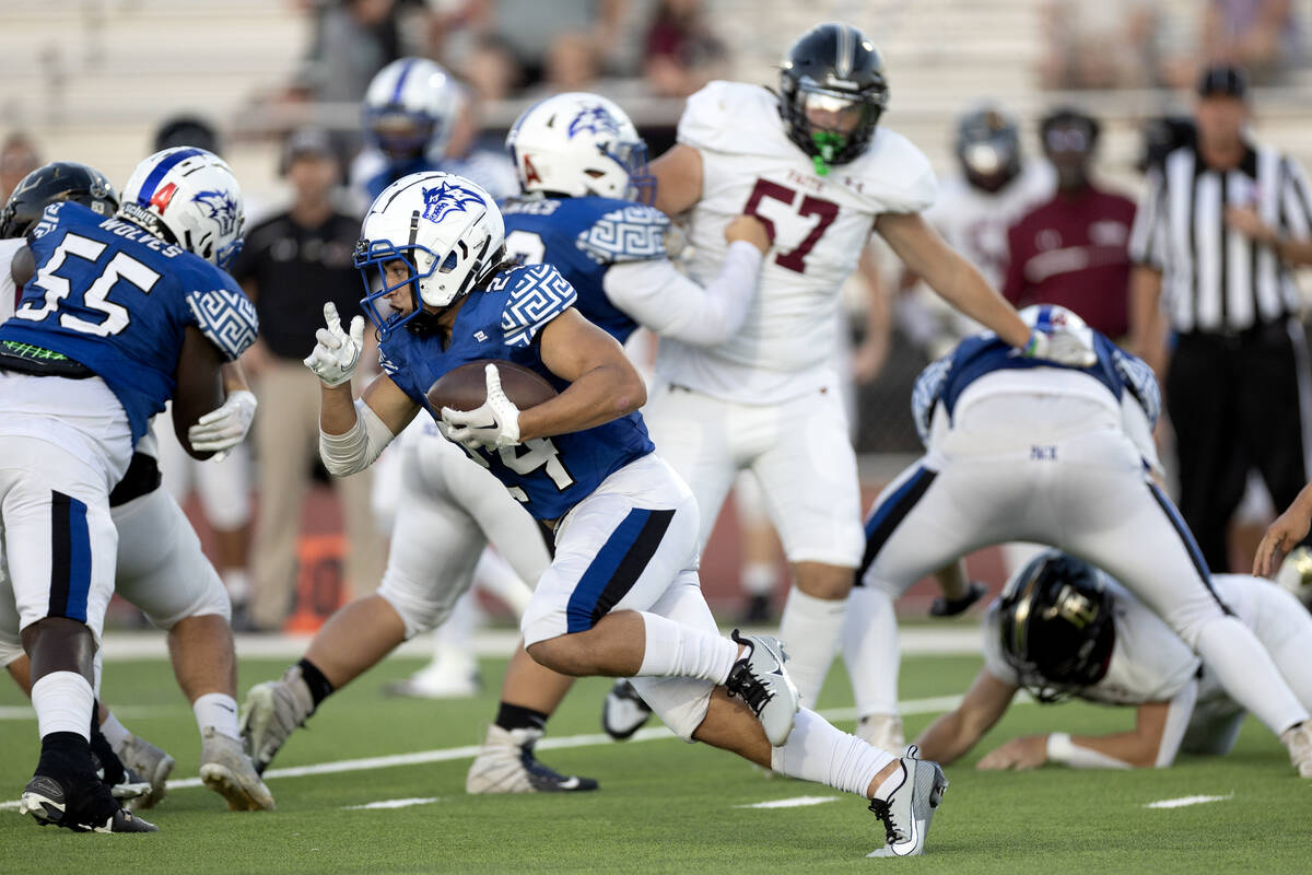 Basic running back Boston Wren (24) takes off with the ball during the first half of a high sch ...