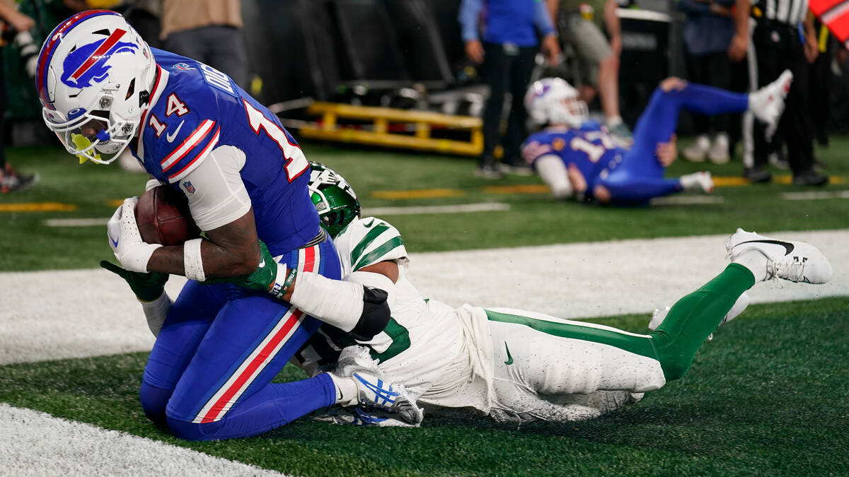 Buffalo Bills wide receiver Stefon Diggs (14) makes a touchdown catch against New York Jets cor ...