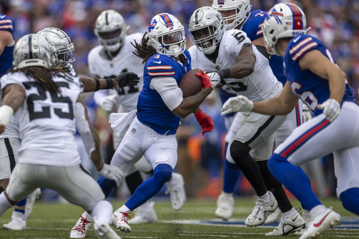 Raiders linebacker Divine Deablo (5) can’t make the tackle on Buffalo Bills running back ...