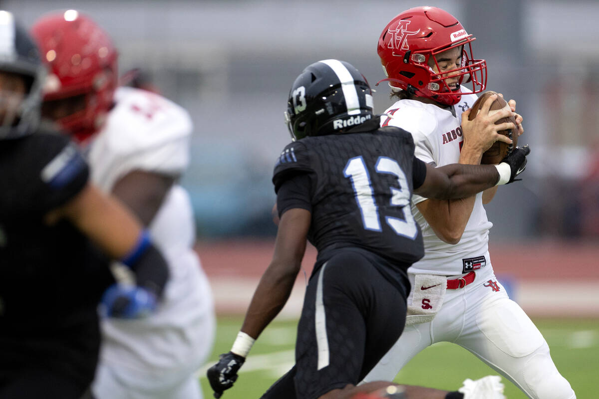 Arbor View quarterback Thaddeus Thatcher (7) is pressured by Desert Pines linebacker Semauri No ...