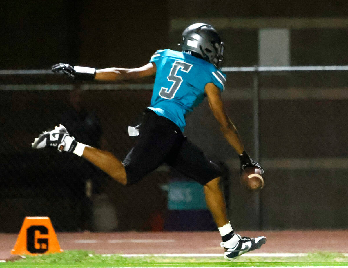 Silverado High D'Angelo Hagans (5) scores a touchdown against Shadow Ridge High during the seco ...