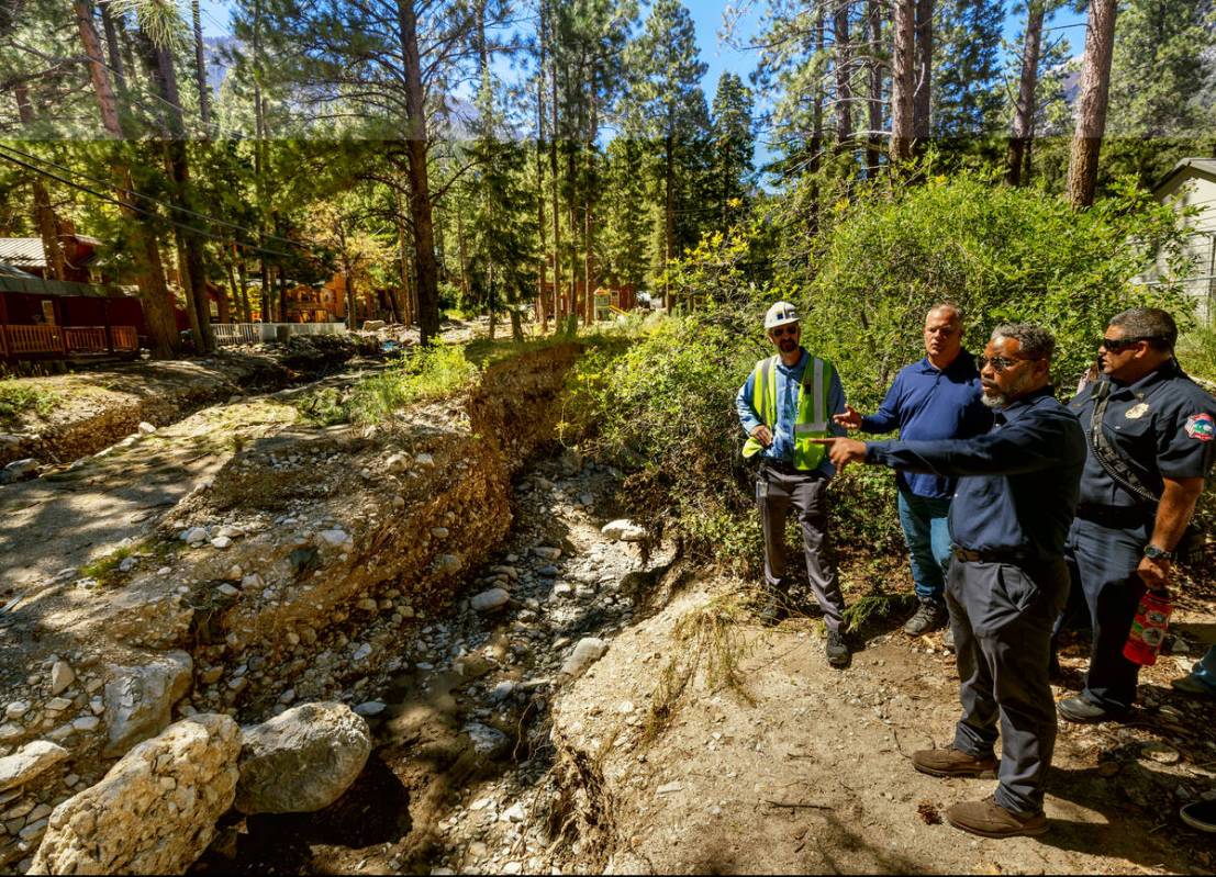 Rep. Steven Horsford, D-Nev., right, talks about electrical issues with officials along Aspen A ...