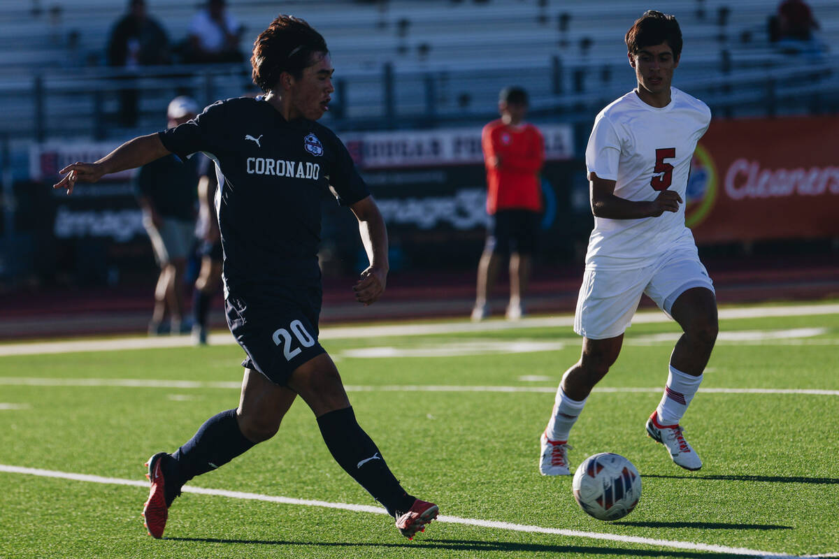 Coronado’s Cy Adams (20) and Arbor View midfielder Gabriel Estrada (5) run after the bal ...