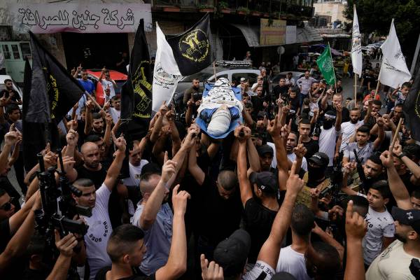 Palestinian carry the body of Ahmad Awawda, 19, who was killed in clashes with Israeli troops n ...