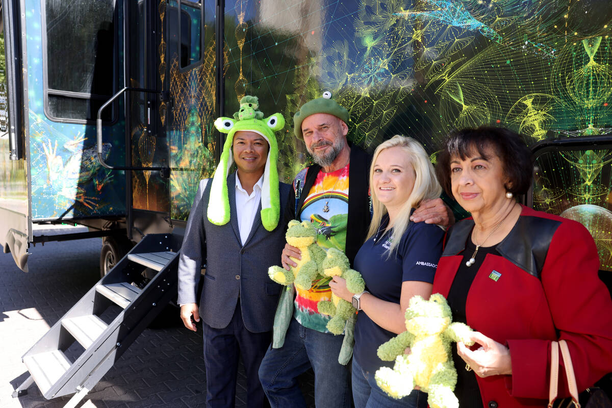 Cirque du Soleil founder Guy Laliberté, second from left, poses with Nevada Donor Network ...