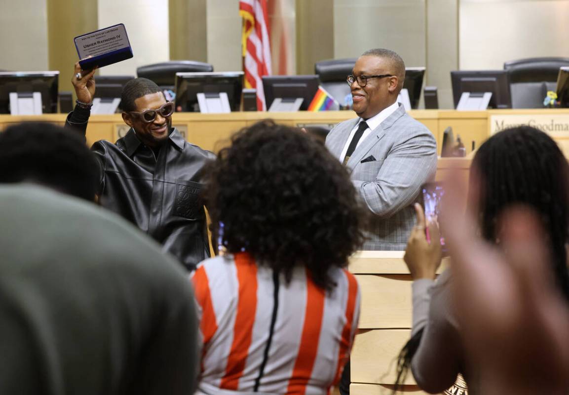 Usher shows his key to the City of Las Vegas during a ceremony at City Hall Tuesday, Oct. 17, 2 ...