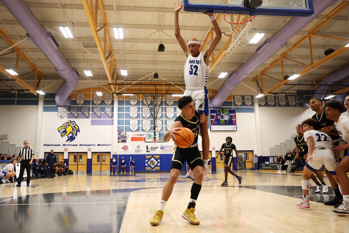 Sierra Vista's Xavion Staton (32) defends against Spring Valley's Osvaldo Biebrich (15) during ...