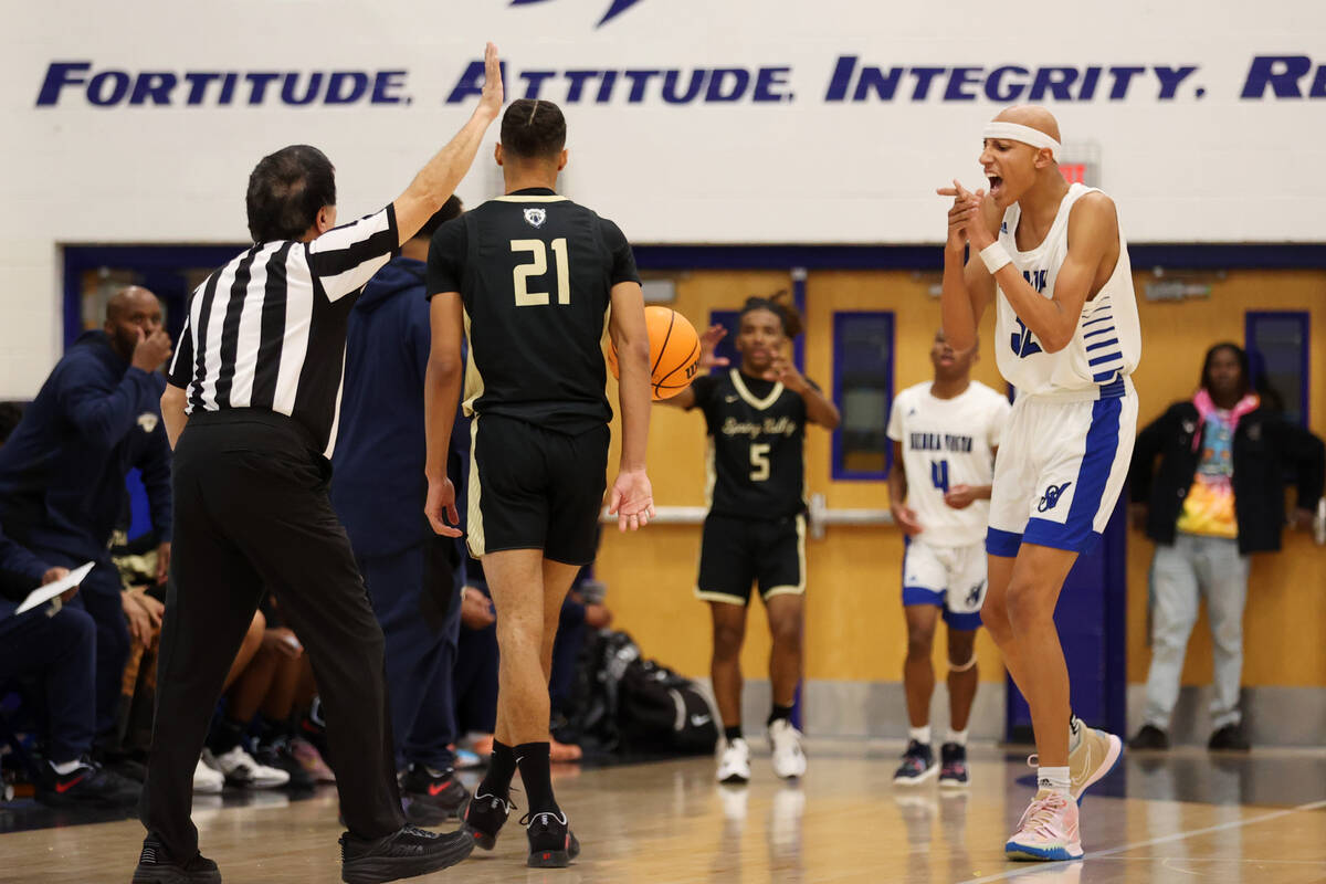 Sierra Vista's Xavion Staton (32) reacts after a play agains Spring Valley's Devin Mabry (21) d ...