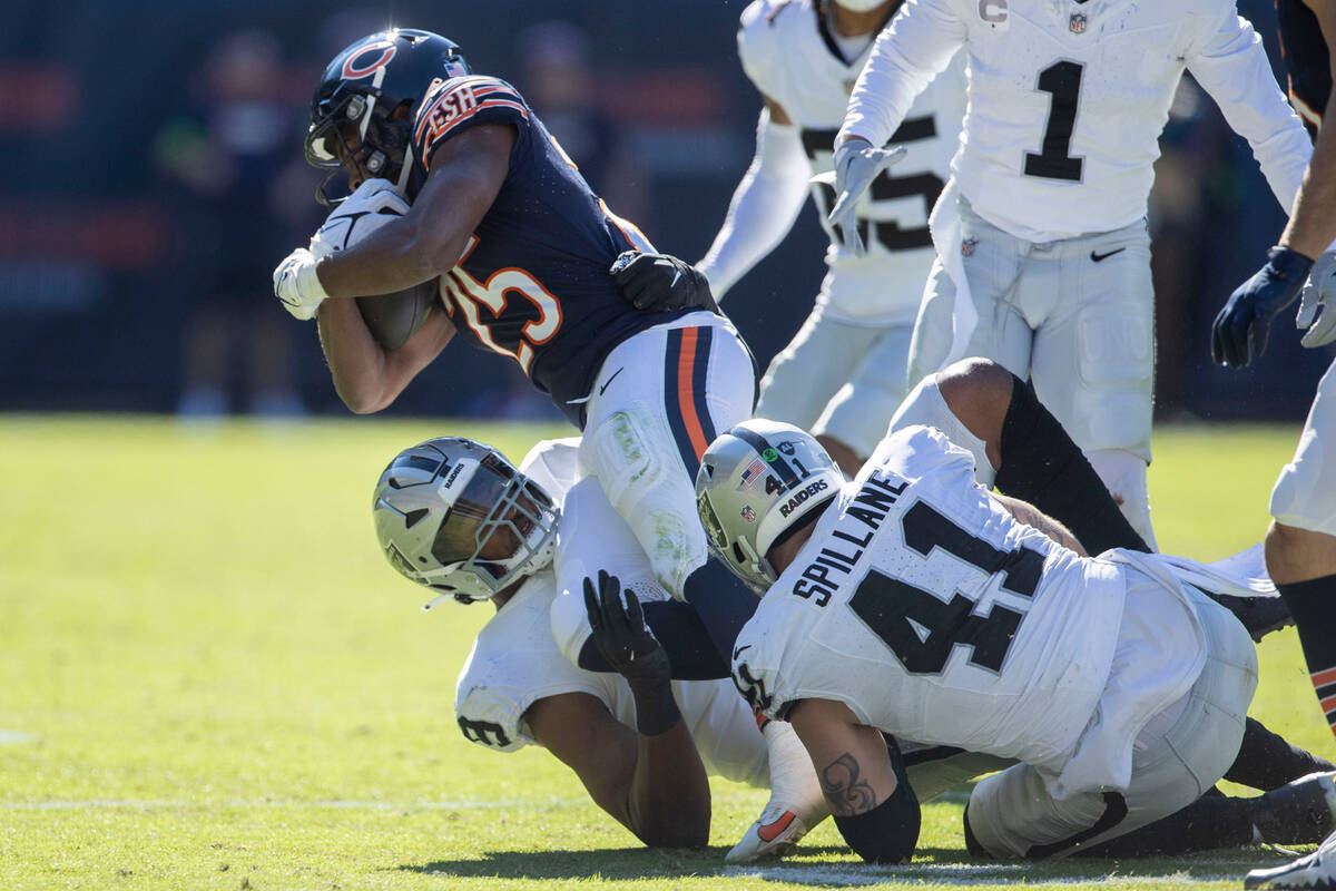 Raiders defensive end Tyree Wilson (9) and linebacker Robert Spillane (41) tackles Chicago Bear ...