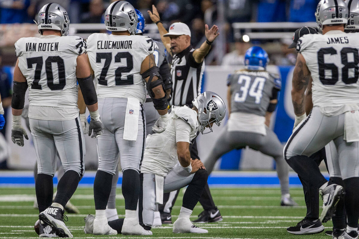 Raiders guard Greg Van Roten (70) and offensive tackle Jermaine Eluemunor (72) look on as quart ...