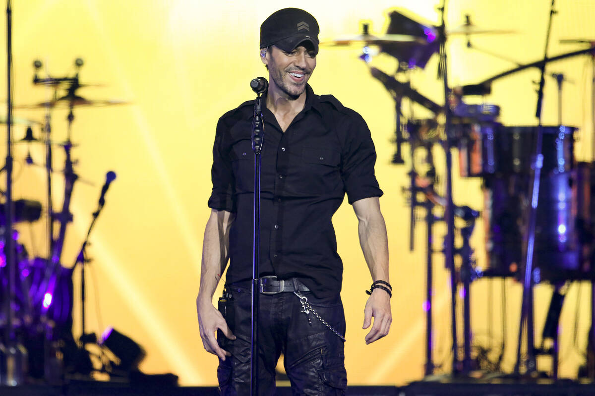 Enrique Iglesias Performs at State Farm Arena on Friday, October 29, 2021, in Atlanta. (Robb Co ...