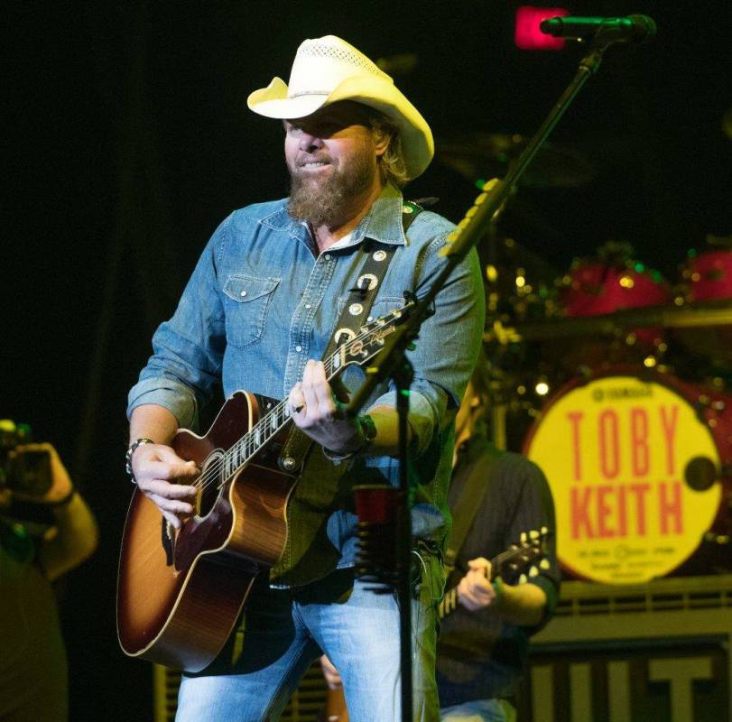 Toby Keith headlines MGM Grand Garden Arena on Friday, Dec. 9, 2016, in Las Vegas. (Tom Donoghue)