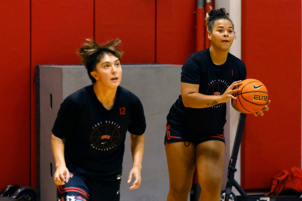 UNLV Lady Rebels forward Nneka Obiazor (1) passes the ball as Alyssa Durazo-Frescas (12) takes ...