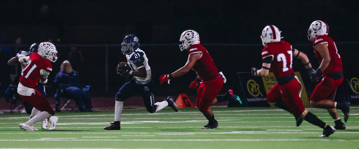 Shadow Ridge running back Ne’kyhi Sullivan (21) runs the ball during a game against Libe ...