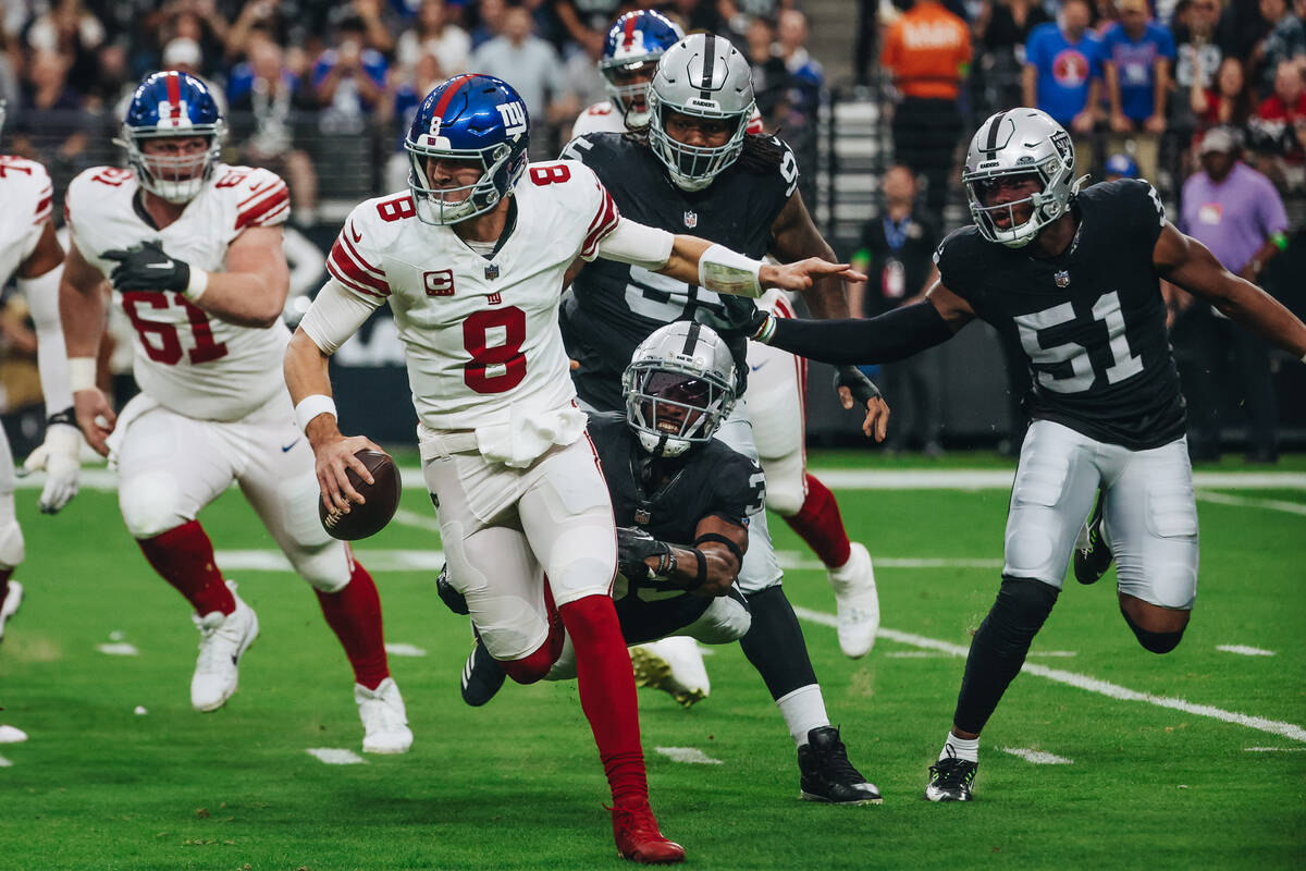 New York Giants quarterback Daniel Jones (8) runs the ball as Raiders cornerback Nate Hobbs (39 ...