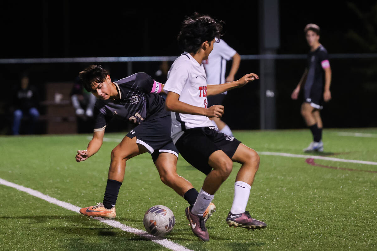 Faith Lutheran’s Dmitri Mendez (21) attempts to get the ball away from a Southeast Caree ...