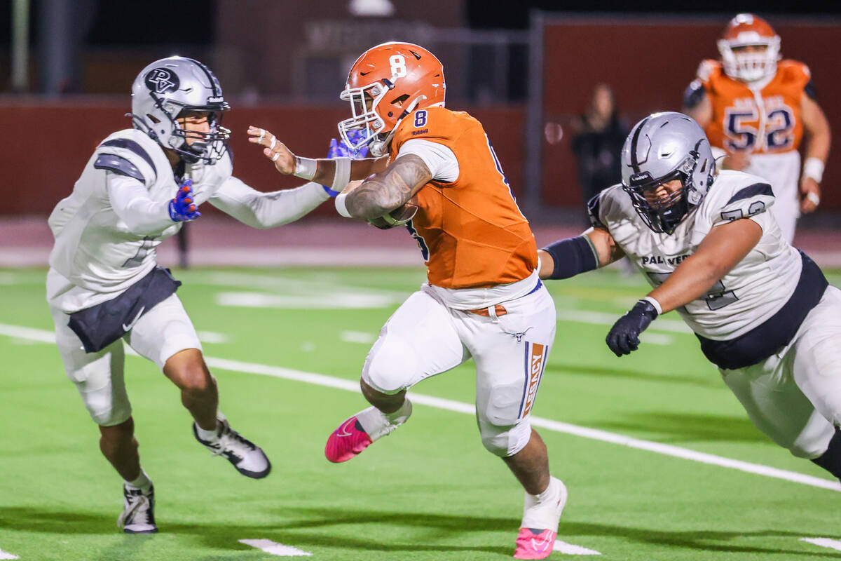 Legacy’s Phoenix Jennings (8) attempts to run around a Palo Verde player during the Clas ...