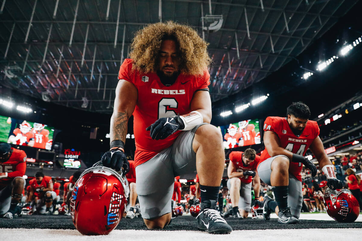 UNLV defensive lineman Naki Fahina (6) prays in the end zone before a game against Wyoming at A ...