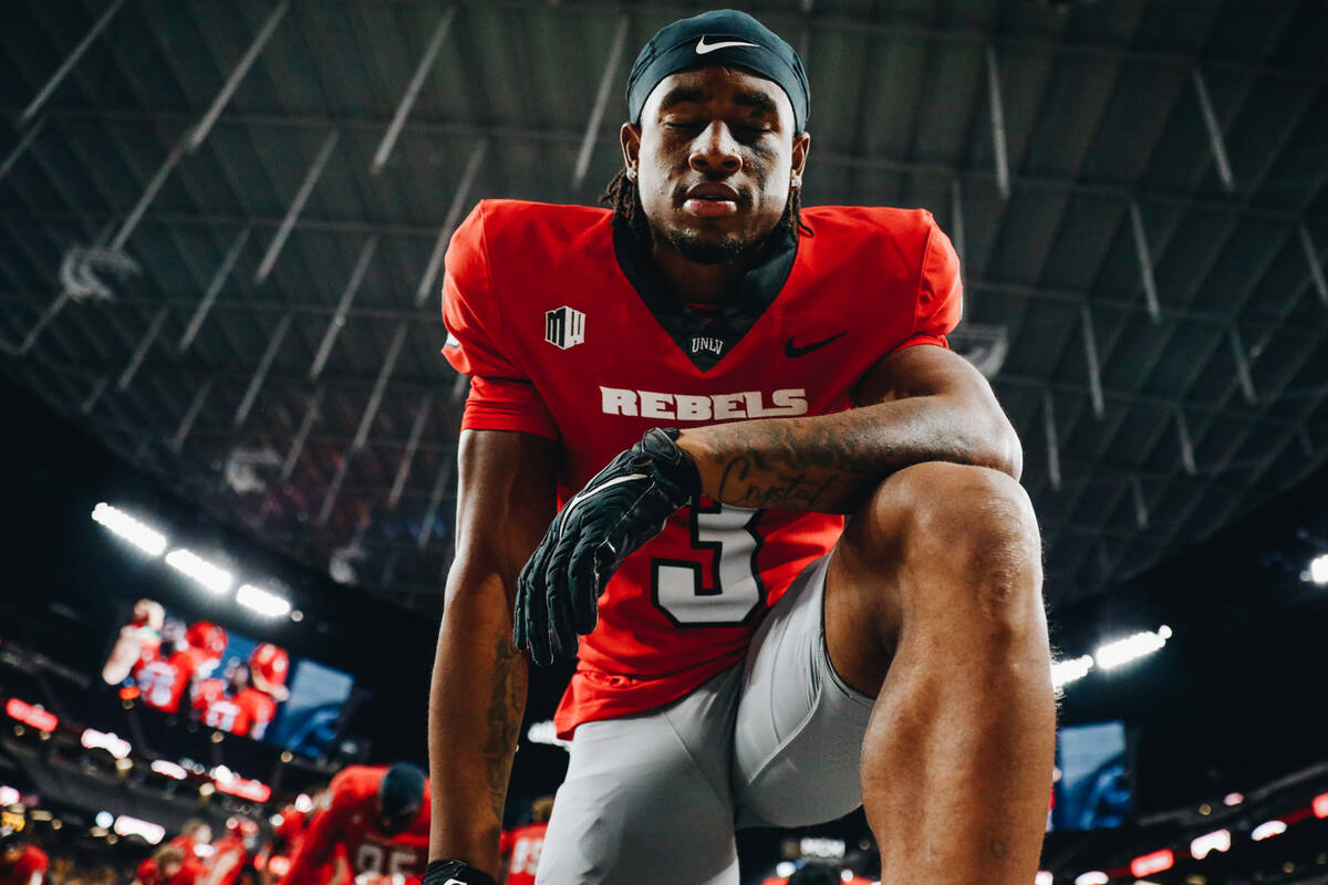 UNLV wide receiver Zyell Griffin (3) prays in the end zone before a game against Wyoming at All ...