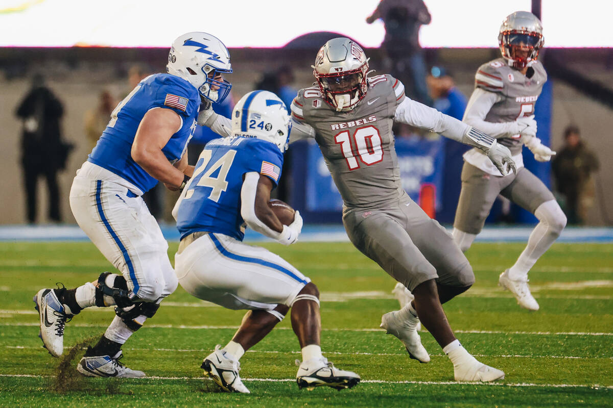 UNLV linebacker Fred Thompkins (10) keeps on Air Force running back John Lee Eldridge III (24) ...