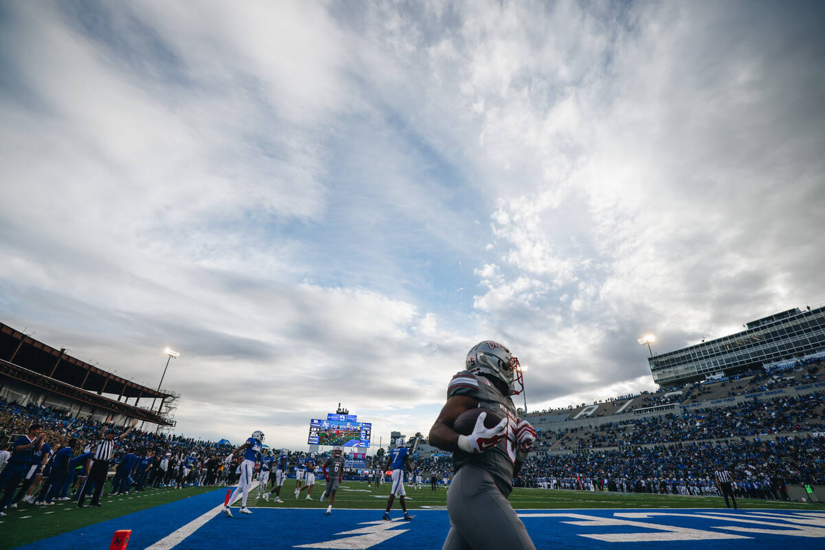 UNLV running back Vincent Davis Jr. (5) runs the ball into the end zone after a flag on the pla ...