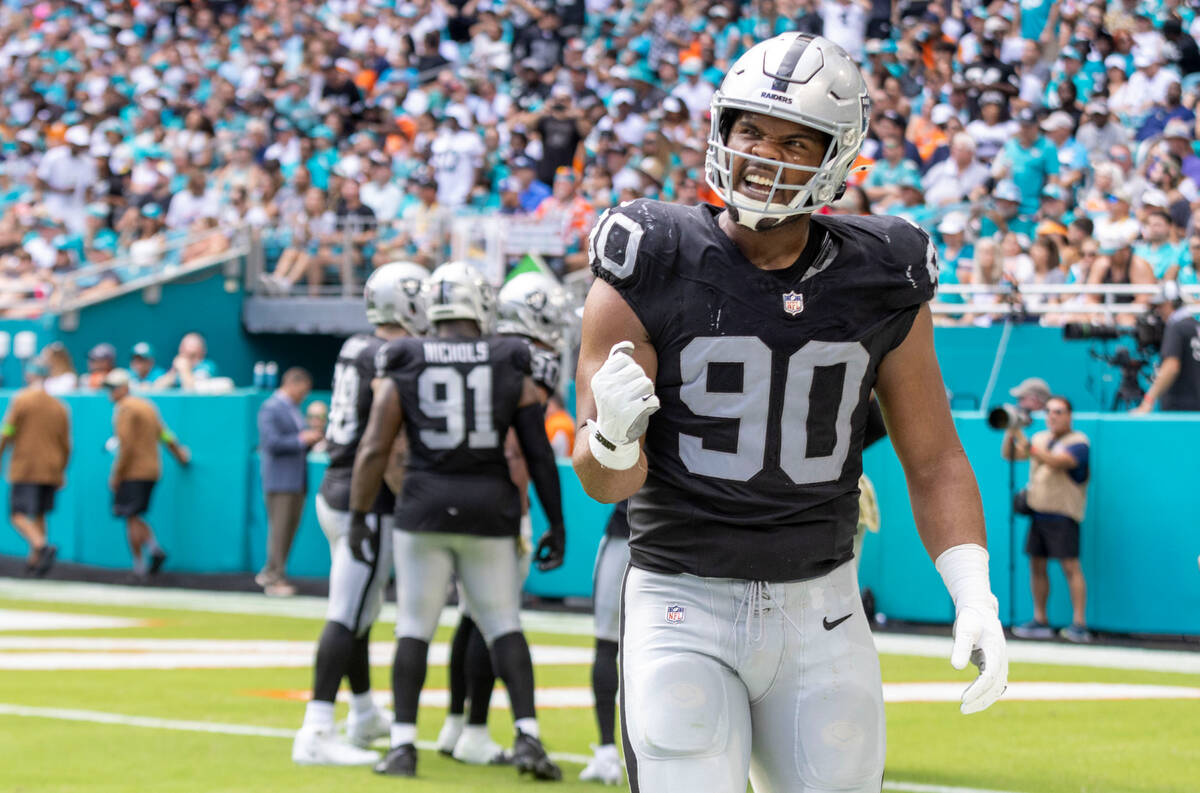 Raiders defensive tackle Jerry Tillery (90) celebrates Raiders linebacker Divine Deablo’ ...