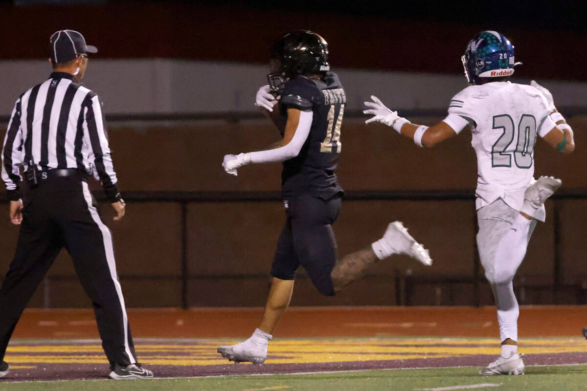 Faith Lutheran's Cale Breslin (14) scores a touchdown against Green Valley during the second ha ...