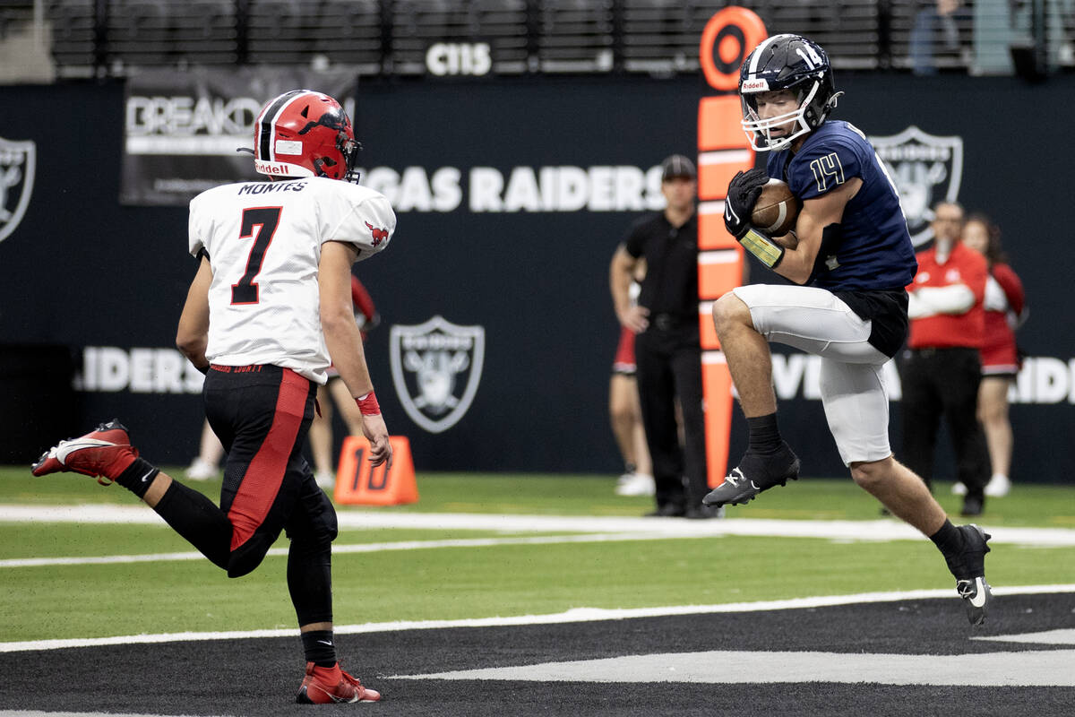 Lake Mead wide receiver Christian Rhodes (14) catches the ball for a touchdown while Pershing C ...