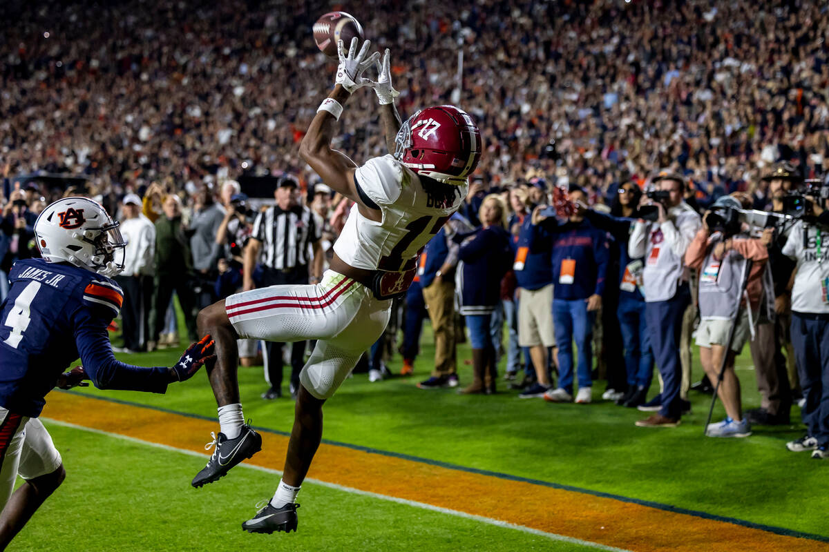 Alabama wide receiver Isaiah Bond (17) catches a touchdown pass in the final minute on a fourth ...