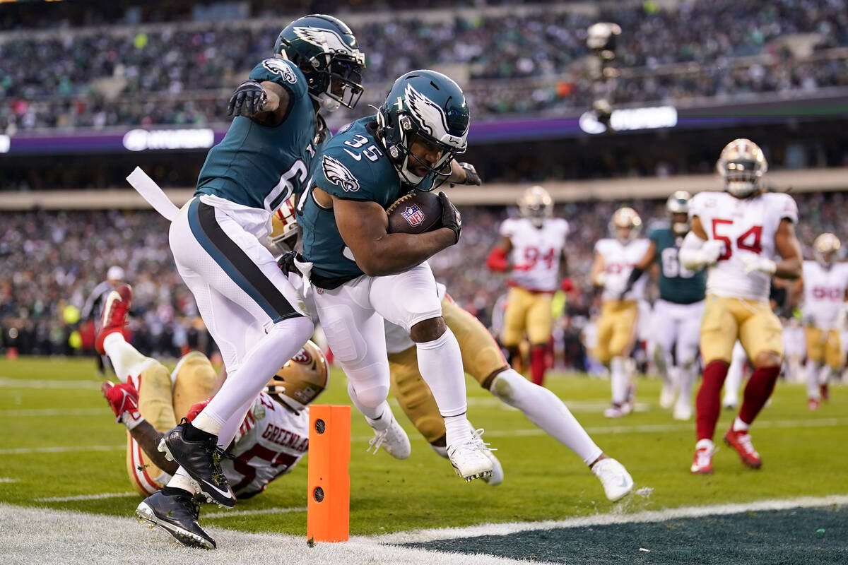 Philadelphia Eagles running back Boston Scott, center, runs for a touchdown during the first ha ...