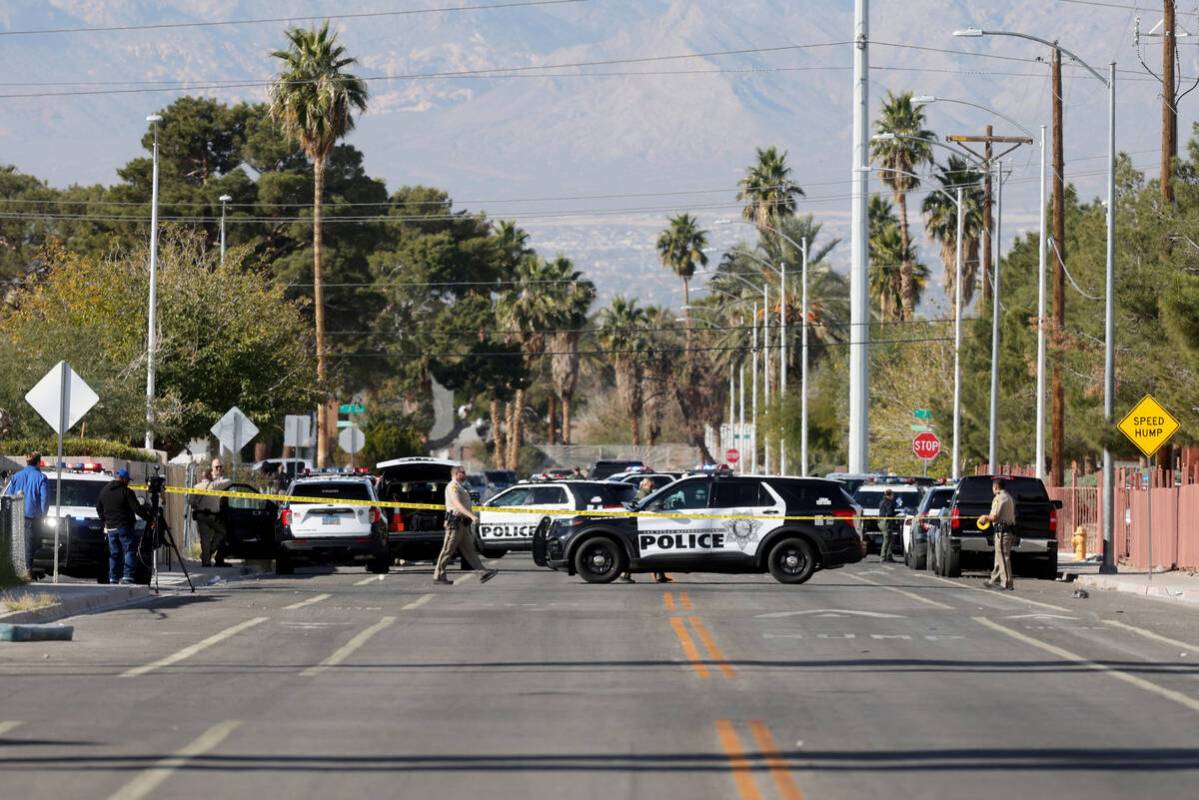 Las Vegas police close Monroe Avenue near I Street Thursday, Nov. 30, 2023. (K.M. Cannon/Las Ve ...