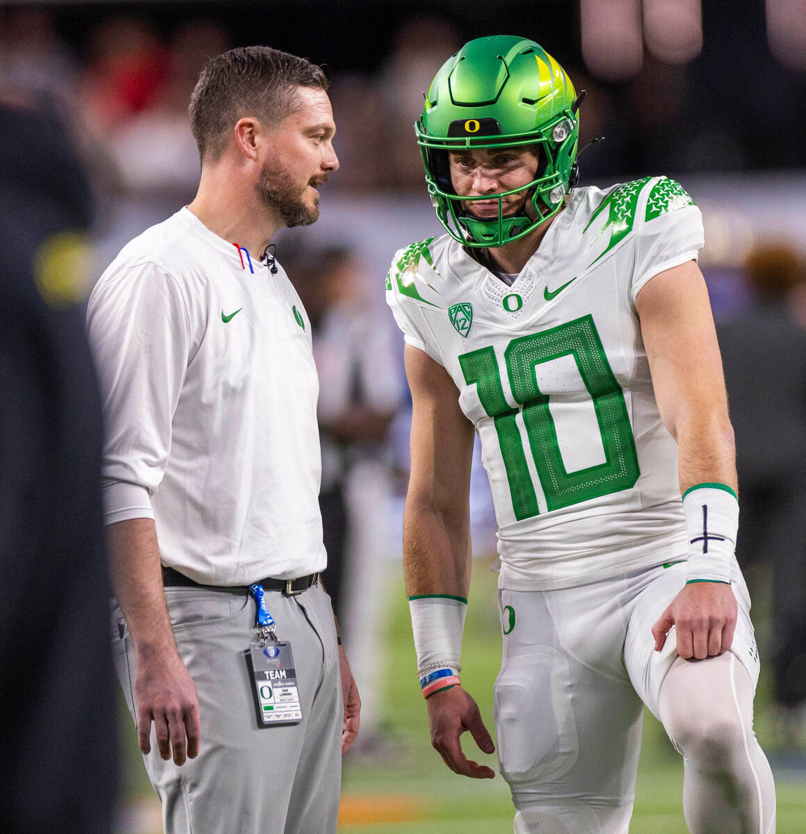 Oregon Ducks head coach Dan Lanning chats with quarterback Bo Nix (10) during warm ups before ...