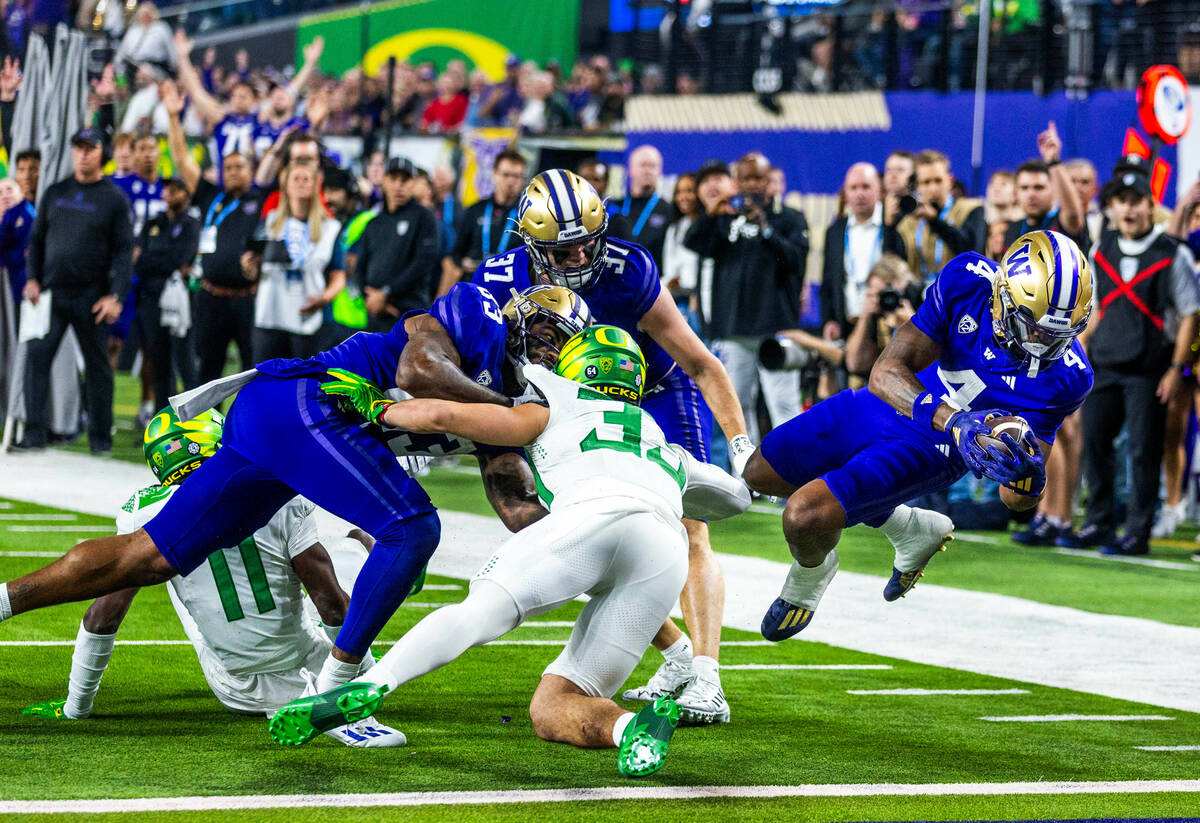 Washington Huskies wide receiver Germie Bernard (4) dives for the end zone on a touchdown catch ...