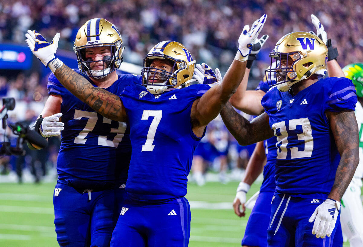 Washington Huskies running back Dillon Johnson (7) celebrates a touchdown with teammates agains ...