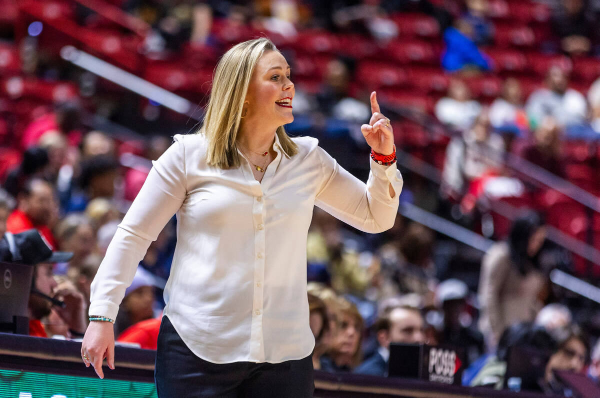 UNLV Lady Rebels head coach Lindy La Rocque calls a play to her players on the court against th ...