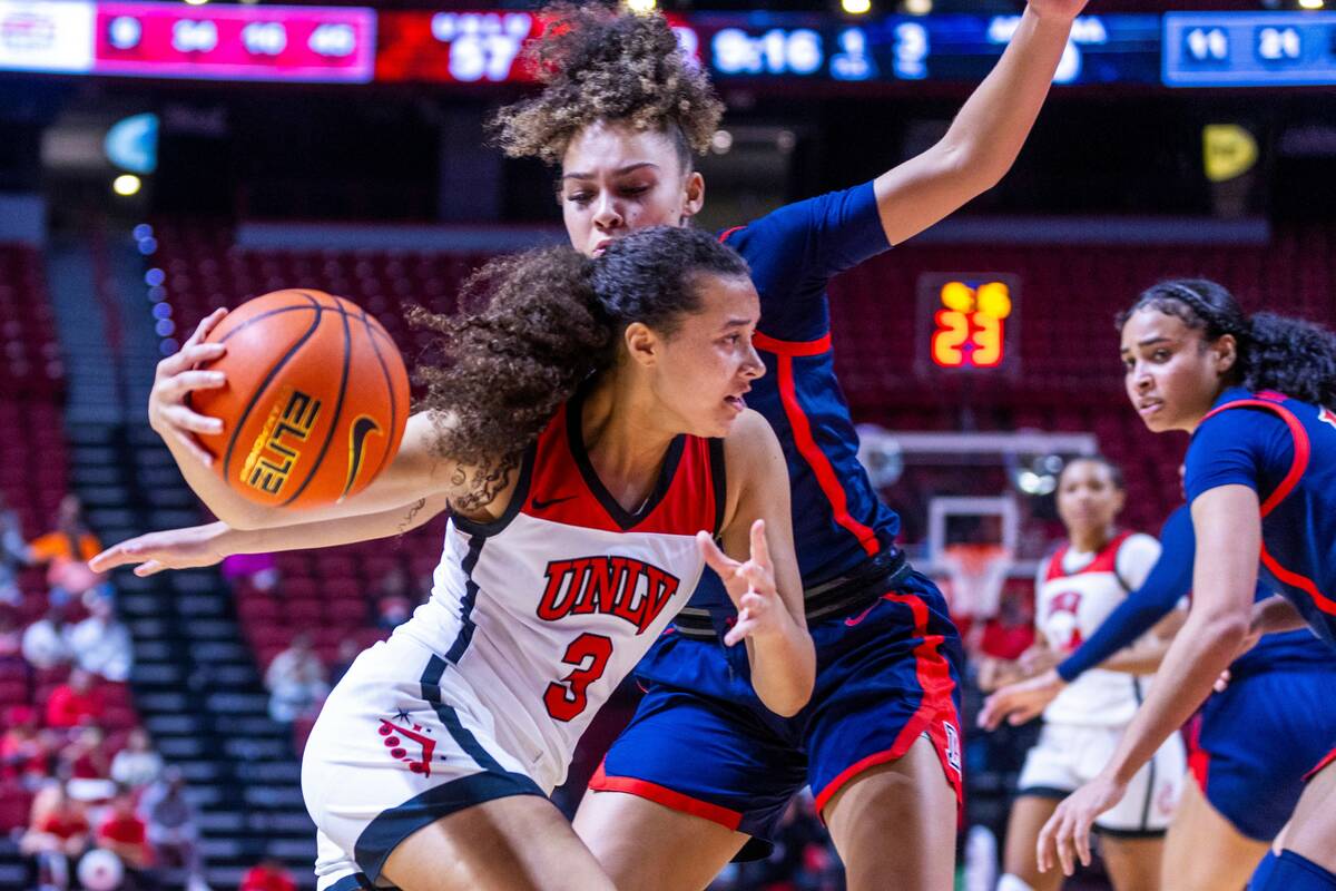 UNLV Lady Rebels guard Kiara Jackson (3) drives the lane on Arizona Wildcats guard Jada William ...