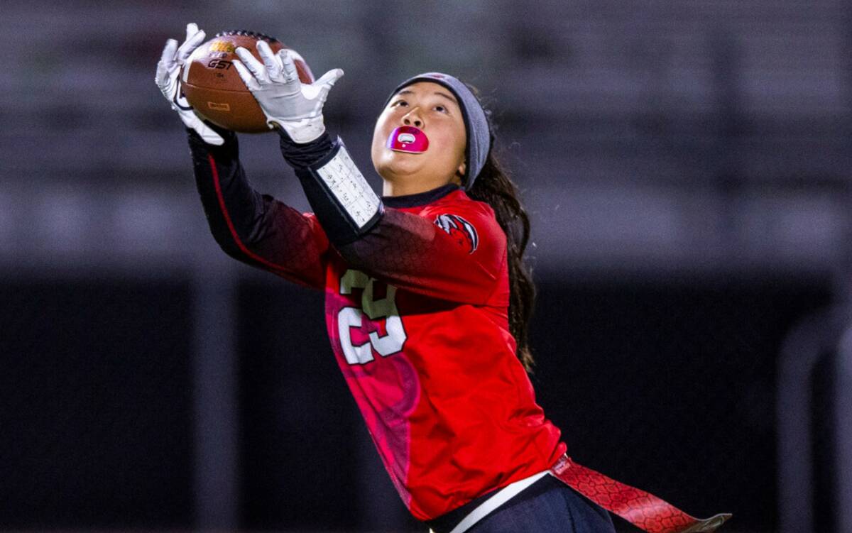 Desert Oasis receiver Akiko Higa (29) hauls in a long pass against Shadow Ridge during the seco ...