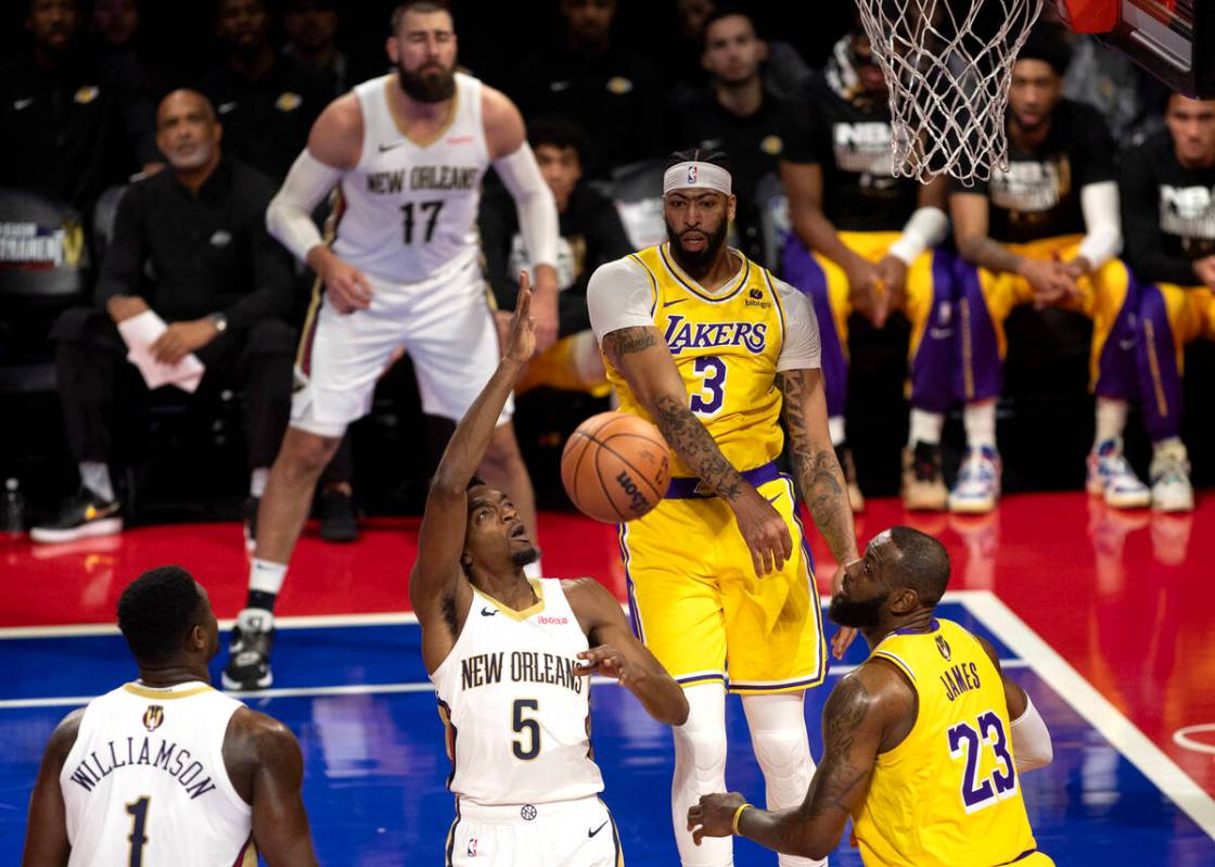 Los Angeles Lakers forward Anthony Davis (3) knocks down a shot by New Orleans Pelicans forward ...