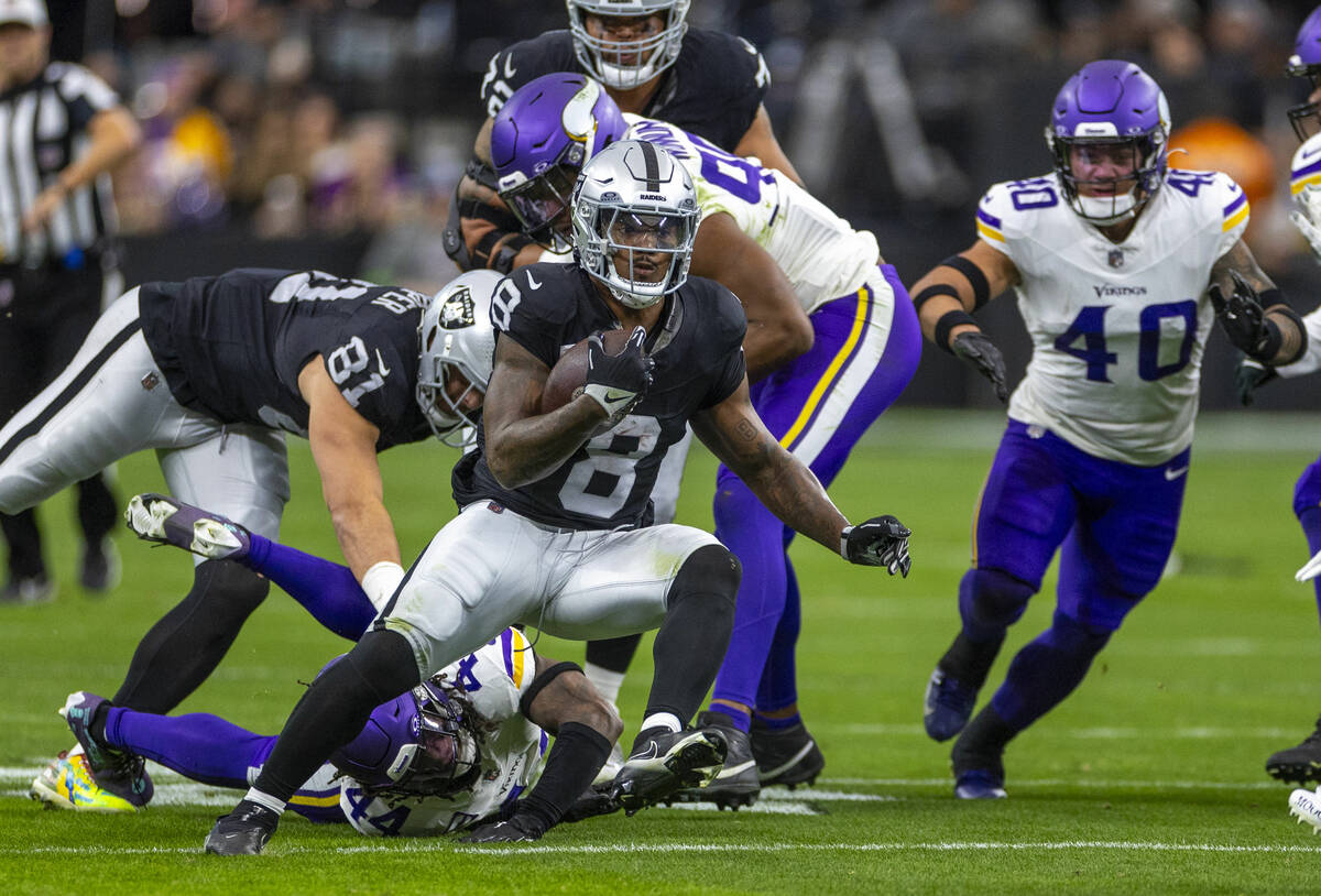 Raiders running back Josh Jacobs (8) gets through the line as Minnesota Vikings linebacker Ivan ...