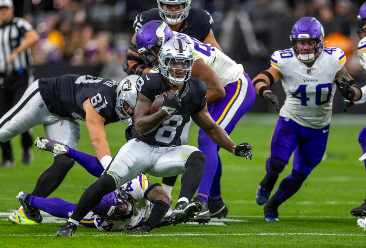 Raiders running back Josh Jacobs (8) gets through the line as Minnesota Vikings linebacker Ivan ...