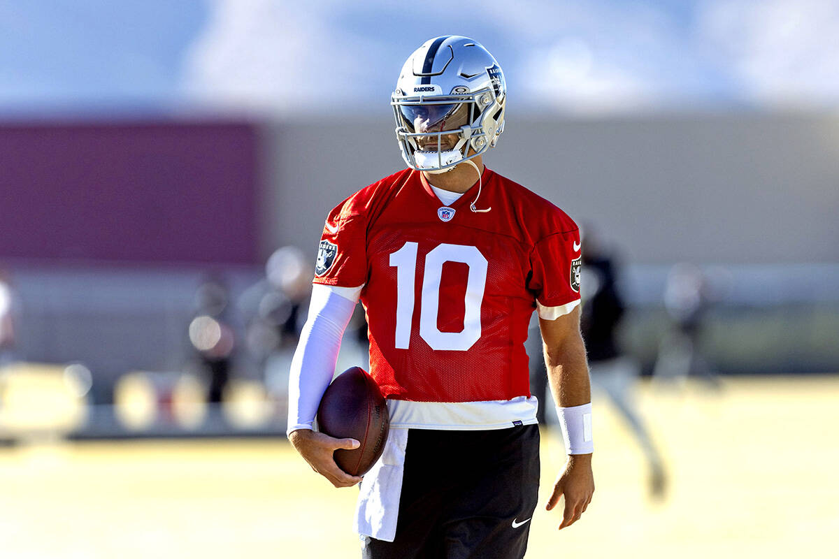 Raiders quarterback Jimmy Garoppolo (10) prepares to drill during practice at the Intermountain ...