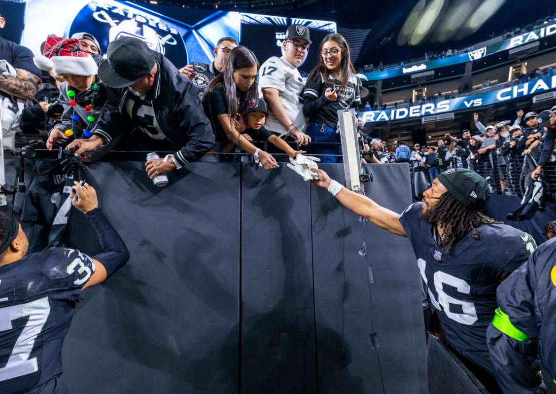 Raiders wide receiver Jakobi Meyers (16) gives a fan some gloves after defeating the Los Angele ...