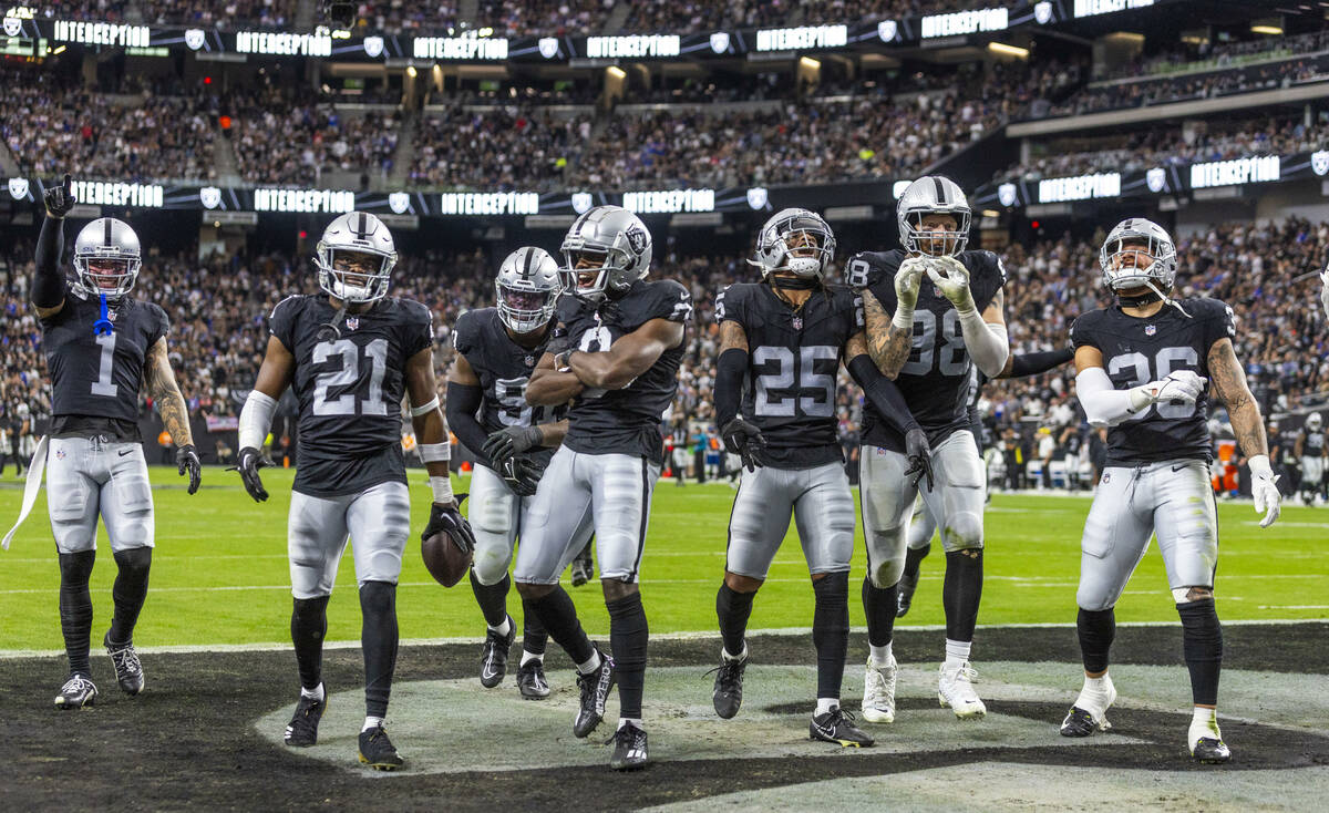 Raiders cornerback Amik Robertson (21) celebrates his interception with teammates against the N ...