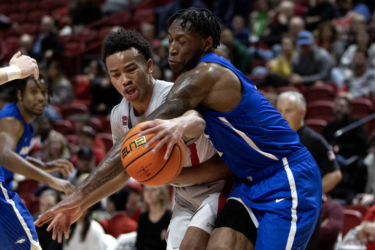 UNLV Rebels guard Dedan Thomas Jr., left, wrestles for the ball with Hofstra Pride guard Darlin ...