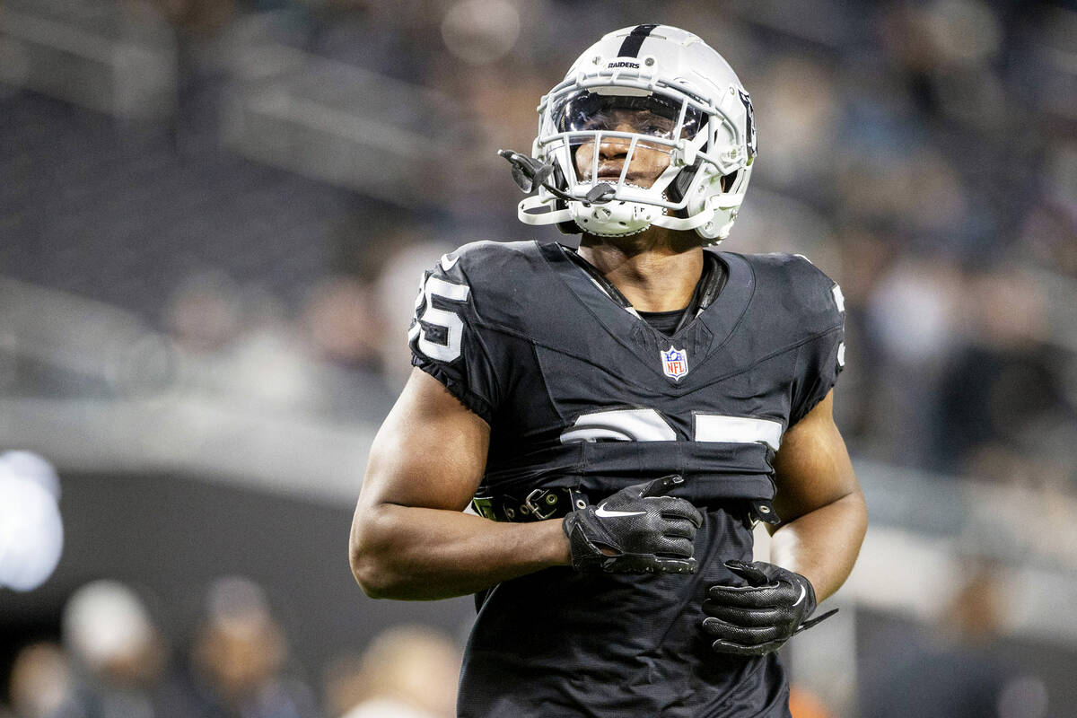 Raiders running back Zamir White (35) on the field before an NFL game against the Los Angeles C ...